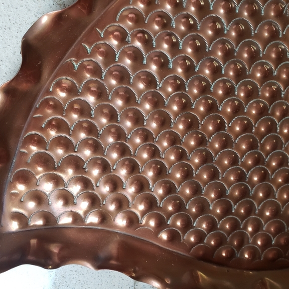 Beautiful vintage punched copper tray/wall decor. - Picture 4 of 4